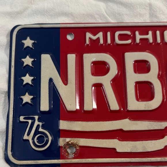 Vintage Authentic 1976 Michigan License Plate - Picture 2 of 8
